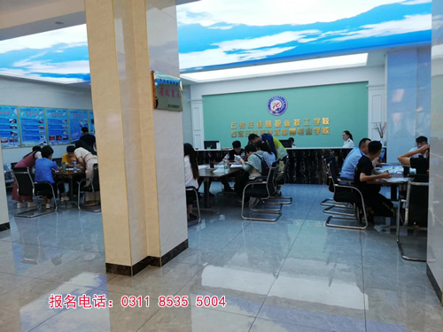 石家莊鐵路學(xué)校報(bào)名用本人到校嗎？